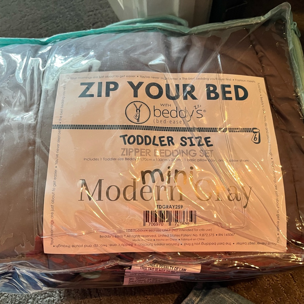 Beddy’s toddler bed minky blanket/fitted sheet set